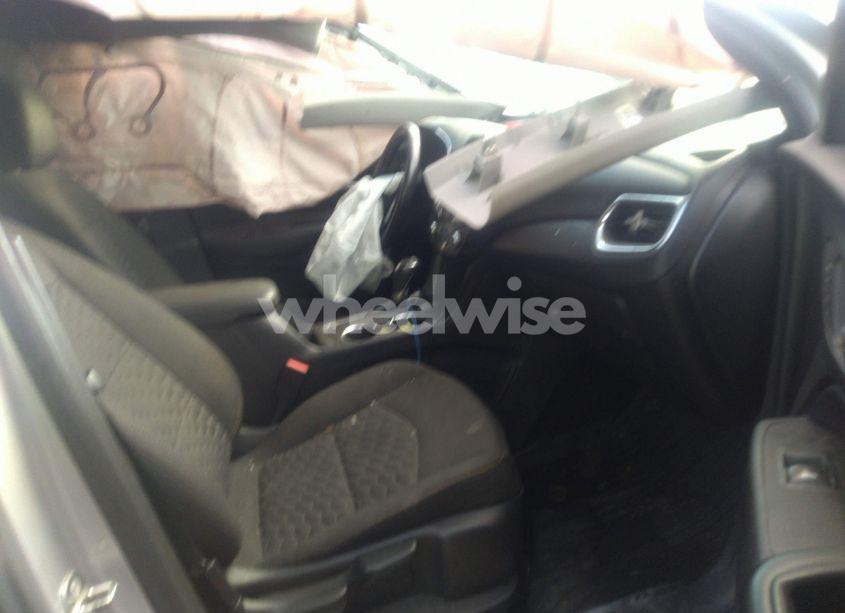 Photo 5 of 2018 Chevrolet Equinox LT (VIN 3GNAXSEV6JS511990)