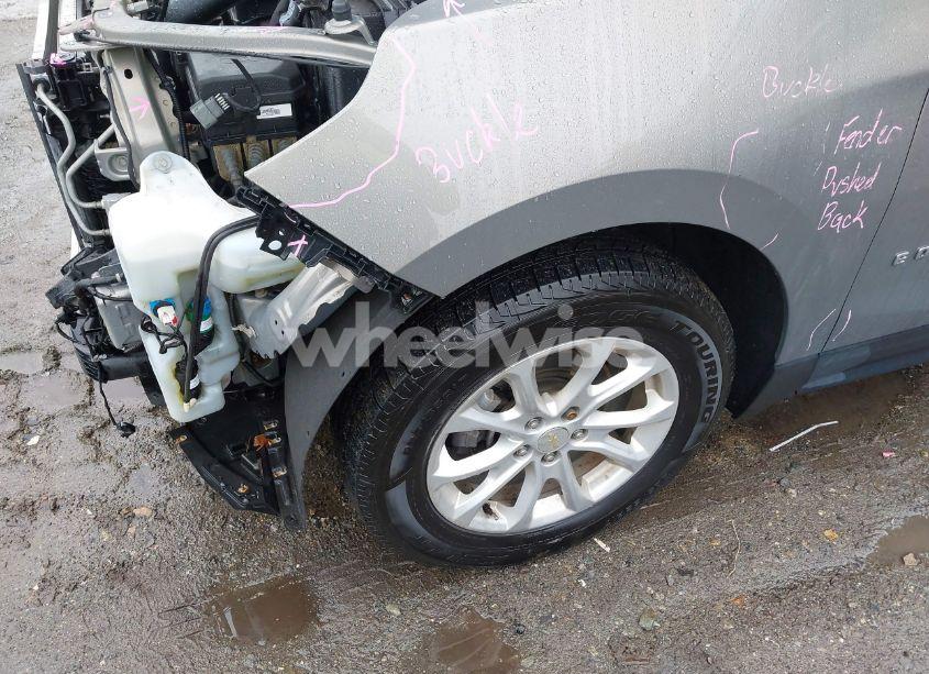 Photo 18 of 2018 Chevrolet Equinox LT (VIN 3GNAXSEV6JS576984)