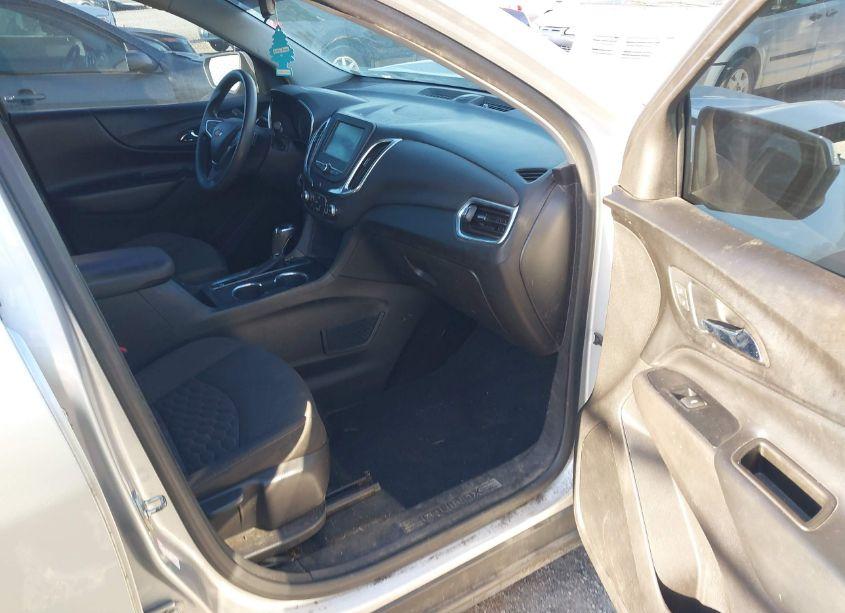 Photo 5 of 2018 Chevrolet Equinox LT (VIN 3GNAXSEV6JS581246)