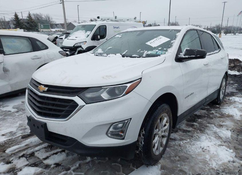 Photo 2 of 2019 Chevrolet Equinox LS (VIN 3GNAXSEV6KS555635)