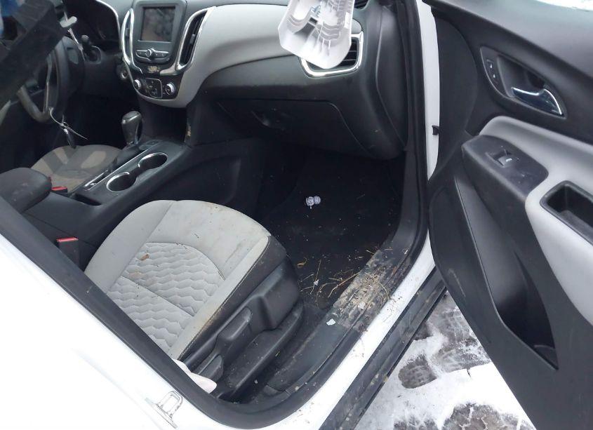 Photo 5 of 2019 Chevrolet Equinox LS (VIN 3GNAXSEV6KS555635)