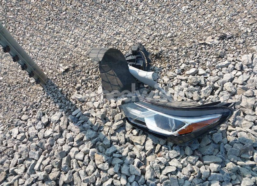 Photo 12 of 2018 Chevrolet Equinox LT (VIN 3GNAXSEV7JL122107)