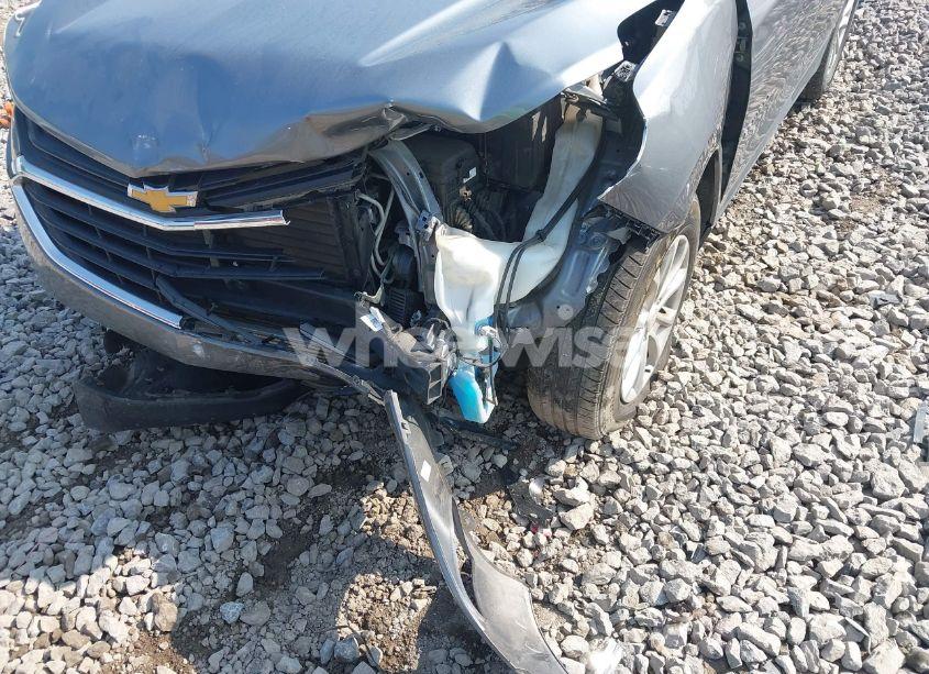 Photo 6 of 2018 Chevrolet Equinox LT (VIN 3GNAXSEV7JL122107)