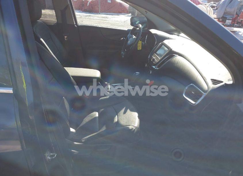 Photo 5 of 2018 Chevrolet Equinox LT (VIN 3GNAXSEV7JS601200)