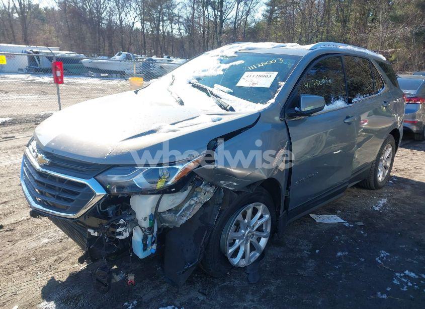 Photo 2 of 2018 Chevrolet Equinox LT (VIN 3GNAXSEV7JS610401)