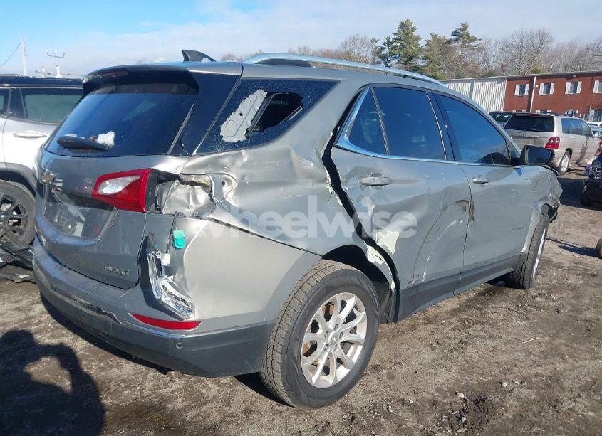 Photo 4 of 2018 Chevrolet Equinox LT (VIN 3GNAXSEV7JS610401)