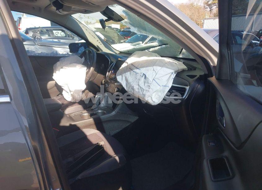 Photo 5 of 2018 Chevrolet Equinox LT (VIN 3GNAXSEV7JS610401)