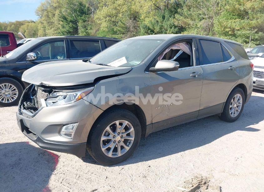 Photo 2 of 2018 Chevrolet Equinox LT (VIN 3GNAXSEV7JS647187)