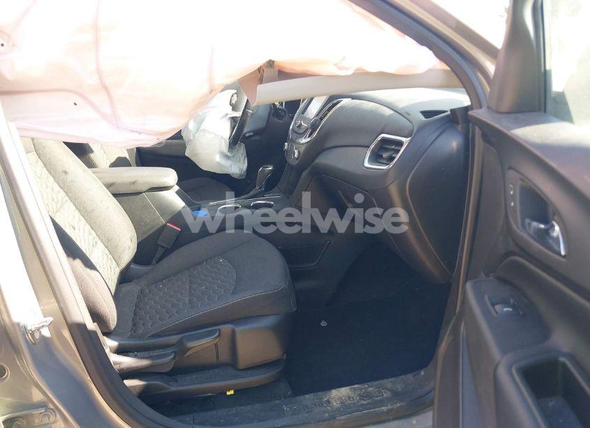 Photo 5 of 2018 Chevrolet Equinox LT (VIN 3GNAXSEV7JS647187)