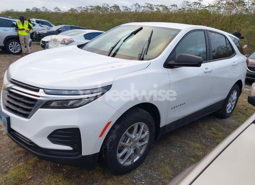 Photo 2 of 2022 Chevrolet Equinox AWD LS (VIN 3GNAXSEV7NS205936)