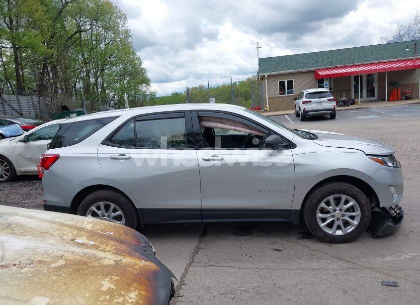 Photo 13 of 2019 Chevrolet Equinox LS (VIN 3GNAXSEV8KS632733)