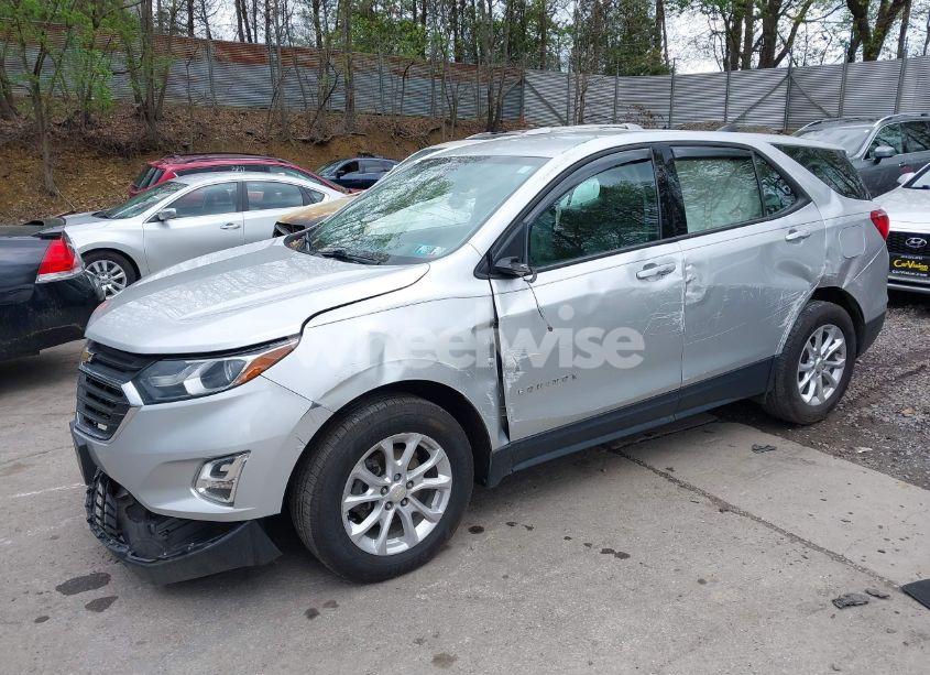 Photo 2 of 2019 Chevrolet Equinox LS (VIN 3GNAXSEV8KS632733)