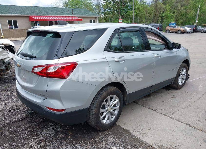 Photo 4 of 2019 Chevrolet Equinox LS (VIN 3GNAXSEV8KS632733)