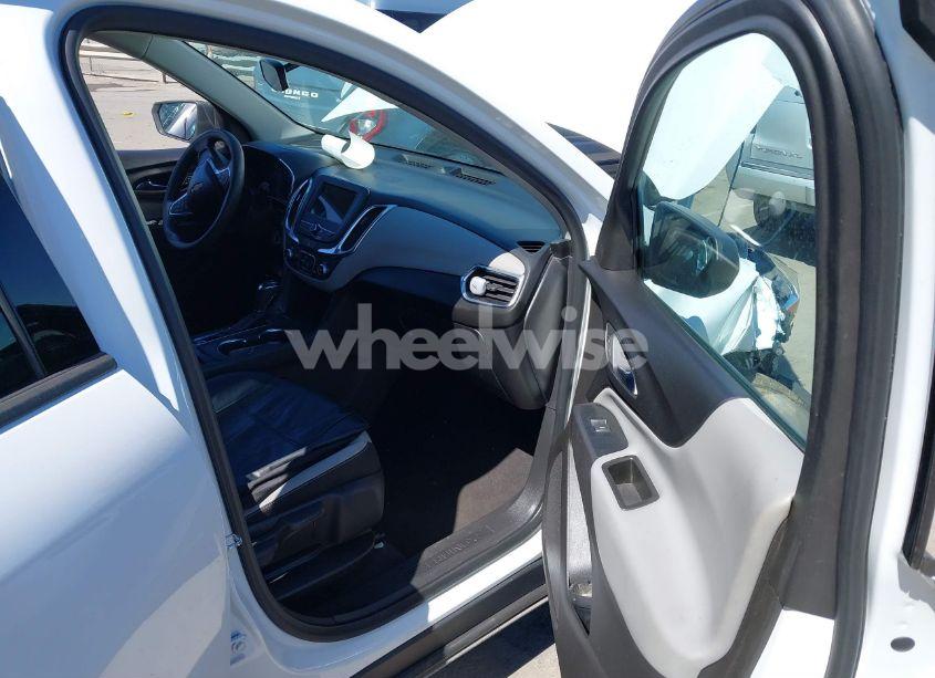 Photo 5 of 2019 Chevrolet Equinox LS (VIN 3GNAXSEV9KS628996)