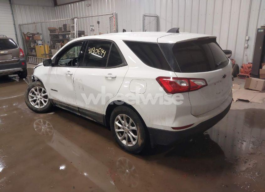 Photo 3 of 2019 Chevrolet Equinox LS (VIN 3GNAXSEV9KS634829)