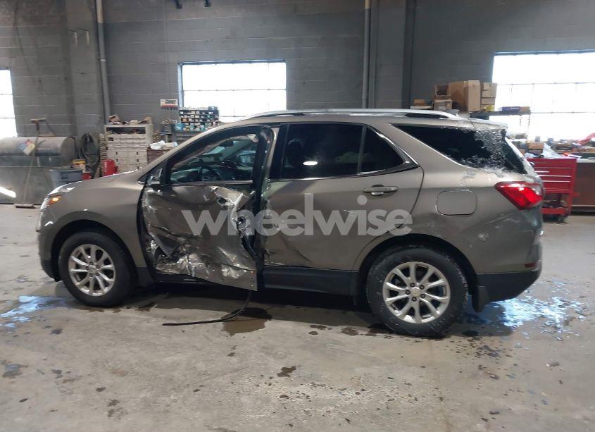 Photo 14 of 2018 Chevrolet Equinox LT (VIN 3GNAXSEVXJL104863)