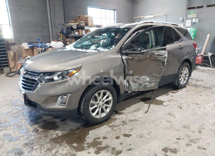 Photo 2 of 2018 Chevrolet Equinox LT (VIN 3GNAXSEVXJL104863)