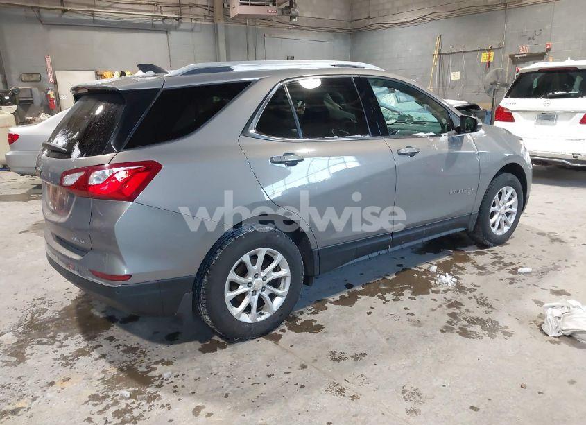 Photo 4 of 2018 Chevrolet Equinox LT (VIN 3GNAXSEVXJL104863)