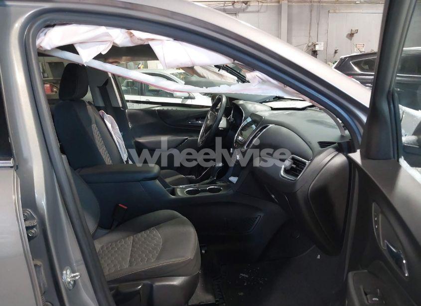 Photo 5 of 2018 Chevrolet Equinox LT (VIN 3GNAXSEVXJL104863)