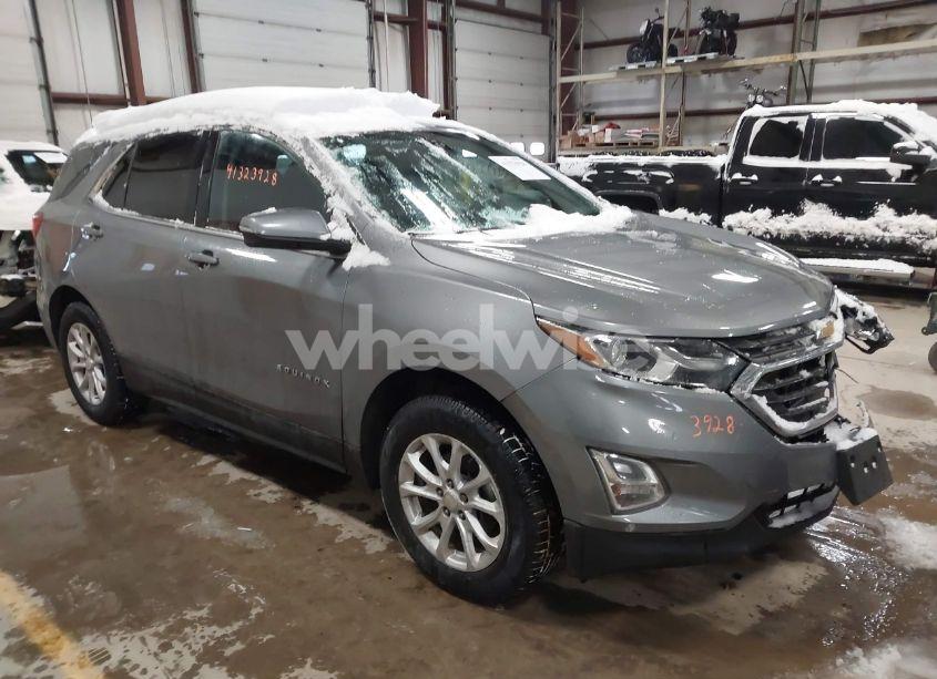 2018 Chevrolet Equinox LT (VIN 3GNAXSEVXJL112817) main photo