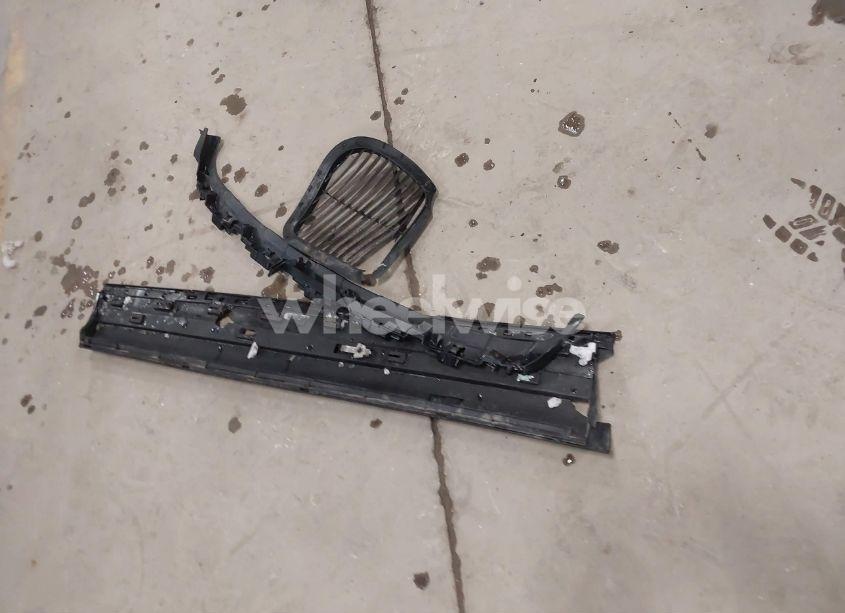 Photo 12 of 2018 Chevrolet Equinox LT (VIN 3GNAXSEVXJL112817)