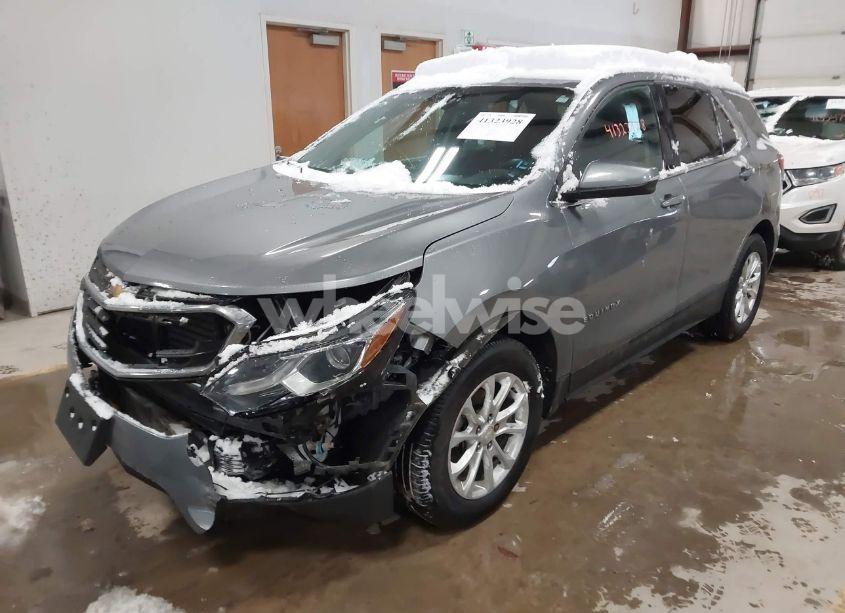 Photo 2 of 2018 Chevrolet Equinox LT (VIN 3GNAXSEVXJL112817)