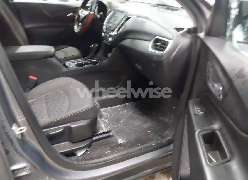 Photo 5 of 2018 Chevrolet Equinox LT (VIN 3GNAXSEVXJL112817)