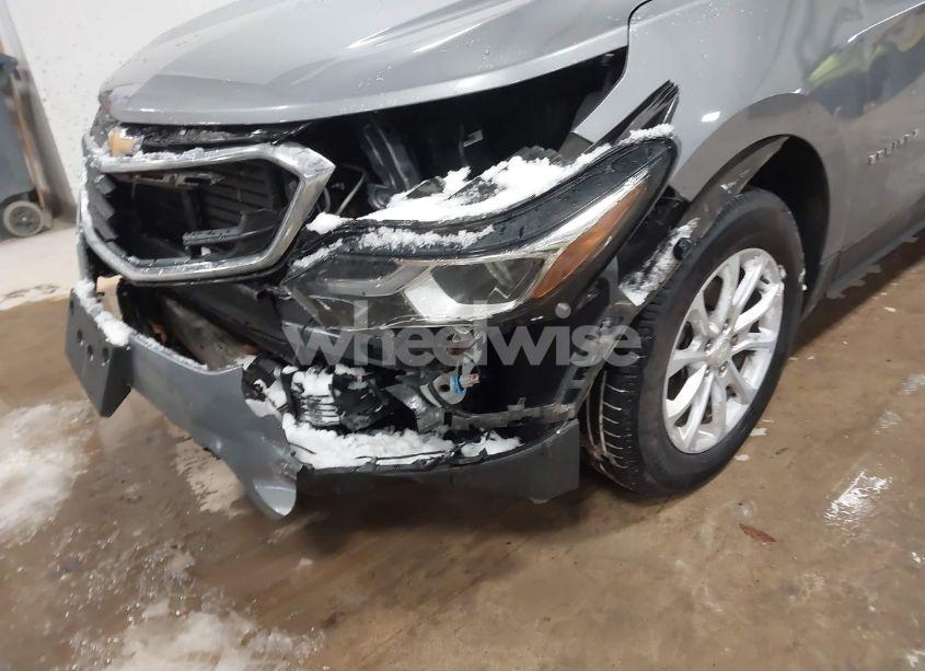 Photo 6 of 2018 Chevrolet Equinox LT (VIN 3GNAXSEVXJL112817)