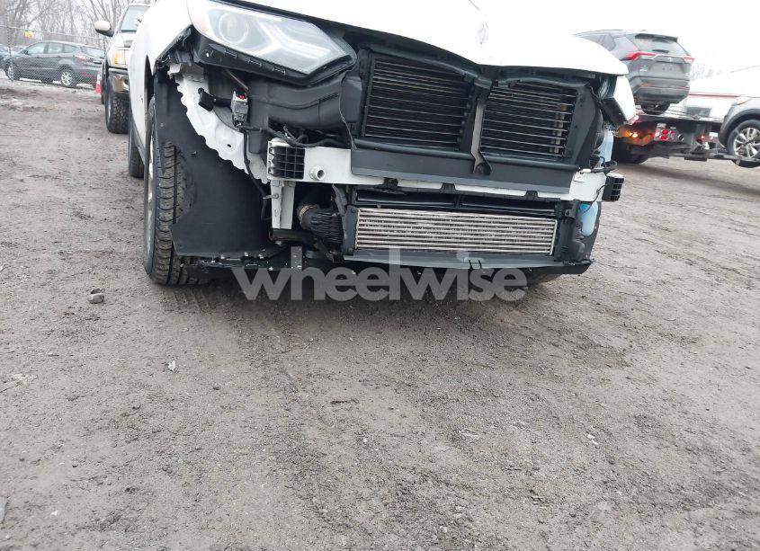 Photo 17 of 2018 Chevrolet Equinox LT (VIN 3GNAXSEVXJS538514)