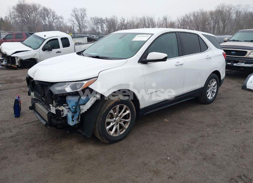 Photo 2 of 2018 Chevrolet Equinox LT (VIN 3GNAXSEVXJS538514)