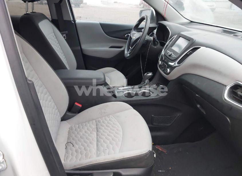 Photo 5 of 2018 Chevrolet Equinox LT (VIN 3GNAXSEVXJS538514)