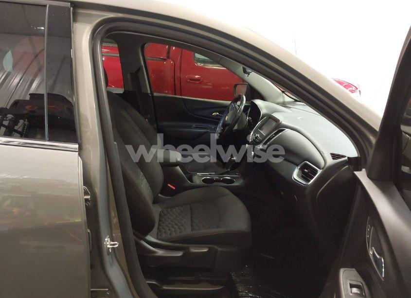 Photo 5 of 2018 Chevrolet Equinox LT (VIN 3GNAXSEVXJS580908)