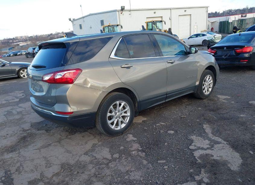 Photo 4 of 2018 Chevrolet Equinox LT (VIN 3GNAXSEVXJS631436)