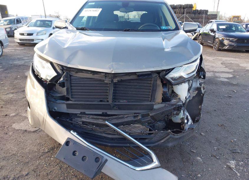 Photo 6 of 2018 Chevrolet Equinox LT (VIN 3GNAXSEVXJS631436)