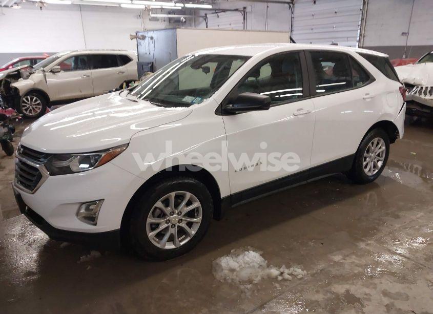 Photo 2 of 2021 Chevrolet Equinox LS (VIN 3GNAXSEVXMS110320)
