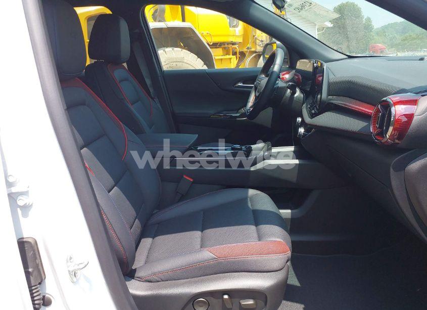 Photo 5 of 2025 Chevrolet Equinox AWD RS (VIN 3GNAXTEG0SL172999)