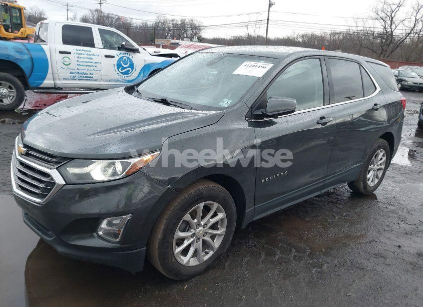 Photo 2 of 2019 Chevrolet Equinox LT (VIN 3GNAXTEV2KS605985)