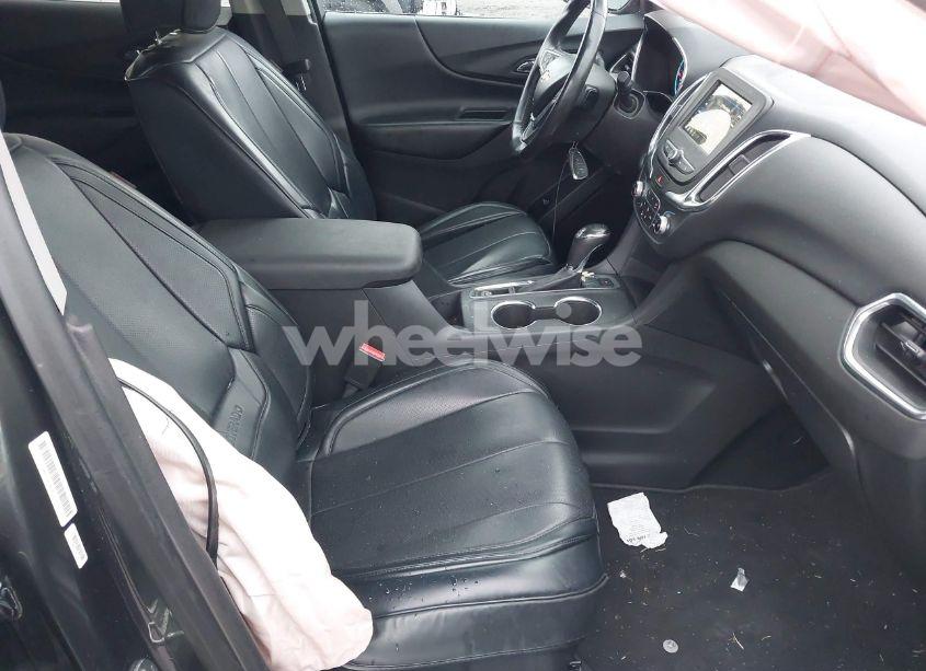 Photo 5 of 2019 Chevrolet Equinox LT (VIN 3GNAXTEV2KS605985)