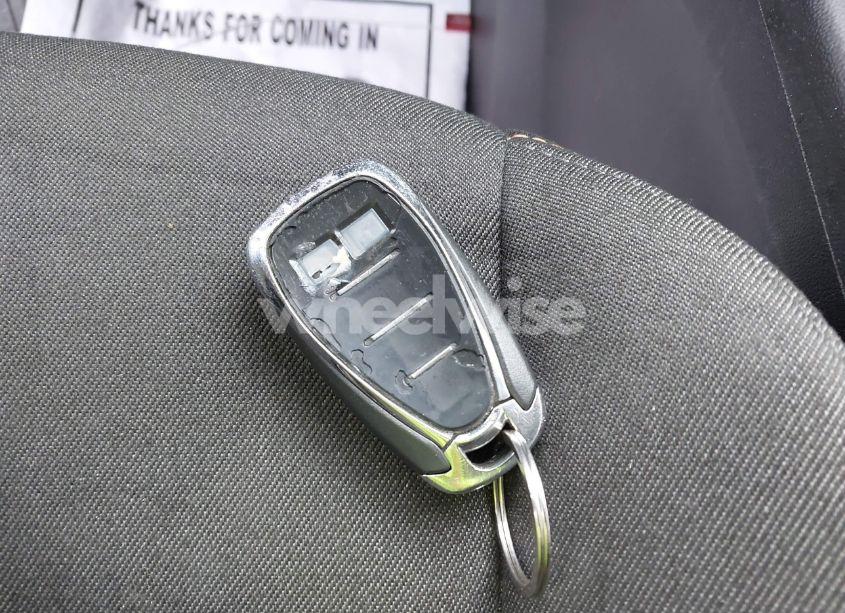 Photo 11 of 2018 Chevrolet Equinox LT (VIN 3GNAXTEX0JS618220)