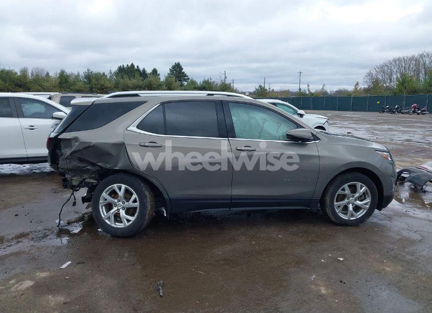 Photo 14 of 2018 Chevrolet Equinox LT (VIN 3GNAXTEX0JS618220)