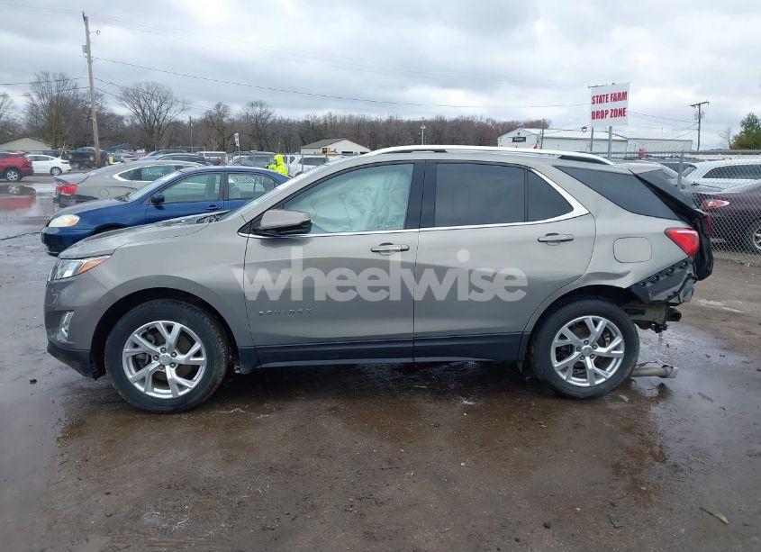 Photo 15 of 2018 Chevrolet Equinox LT (VIN 3GNAXTEX0JS618220)
