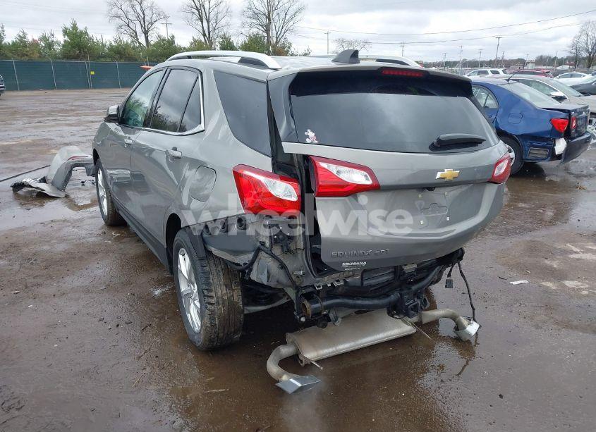 Photo 3 of 2018 Chevrolet Equinox LT (VIN 3GNAXTEX0JS618220)