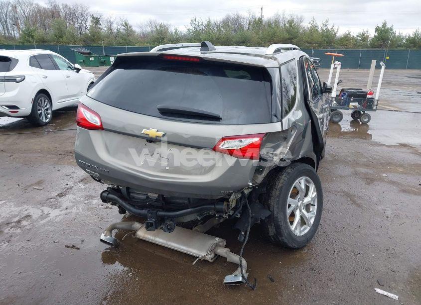 Photo 4 of 2018 Chevrolet Equinox LT (VIN 3GNAXTEX0JS618220)