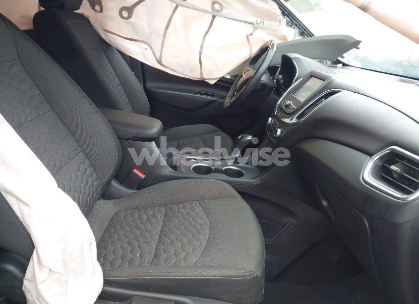 Photo 5 of 2018 Chevrolet Equinox LT (VIN 3GNAXTEX0JS618220)