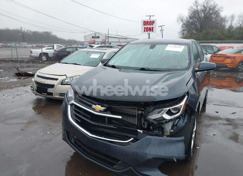 Photo 2 of 2018 Chevrolet Equinox LT (VIN 3GNAXTEX4JS517763)