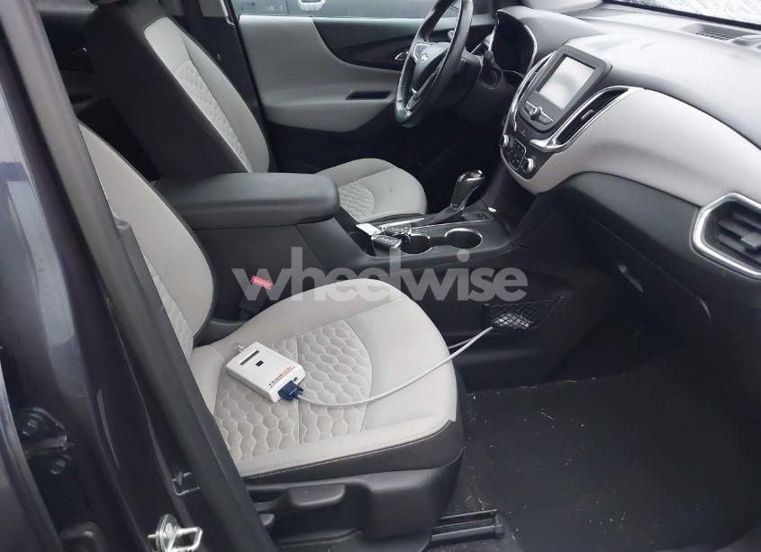 Photo 5 of 2018 Chevrolet Equinox LT (VIN 3GNAXTEX4JS517763)