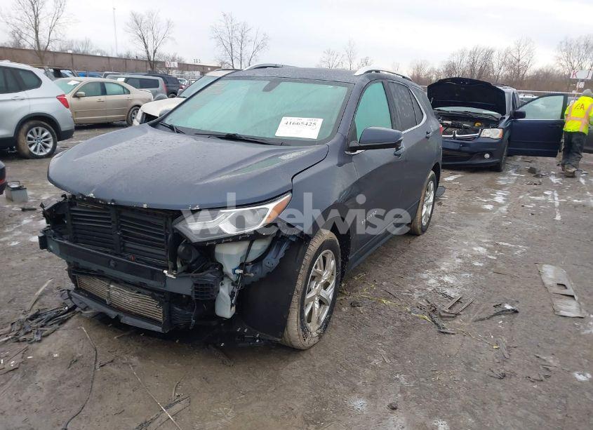 Photo 2 of 2018 Chevrolet Equinox LT (VIN 3GNAXTEX7JS606582)