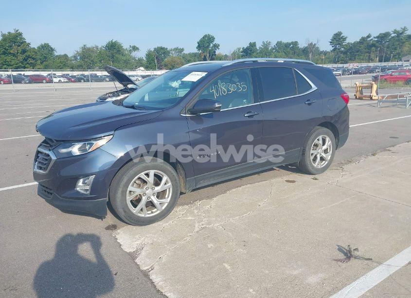 Photo 2 of 2018 Chevrolet Equinox LT (VIN 3GNAXTEX9JS602629)