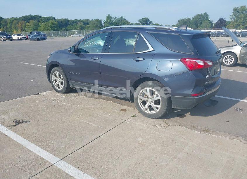 Photo 3 of 2018 Chevrolet Equinox LT (VIN 3GNAXTEX9JS602629)