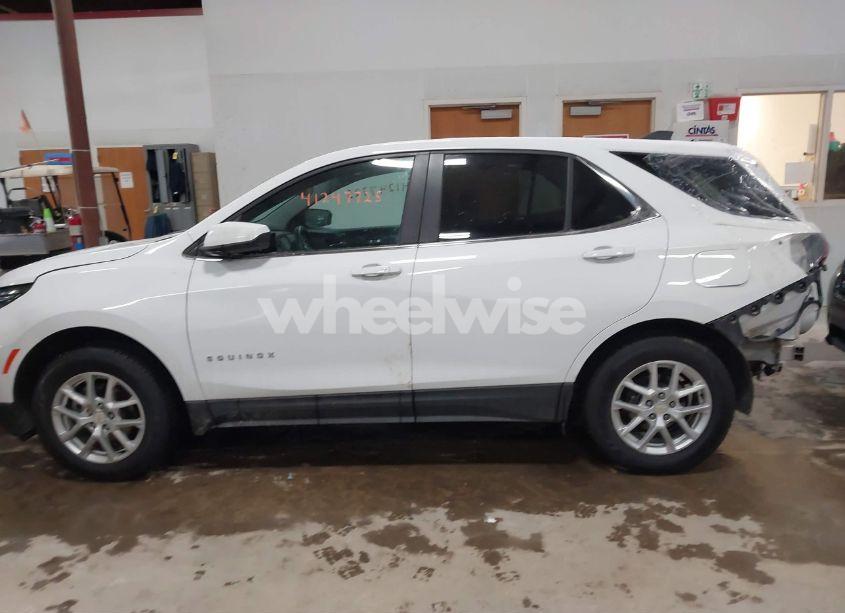 Photo 15 of 2023 Chevrolet Equinox AWD LT (VIN 3GNAXUEG1PS211473)